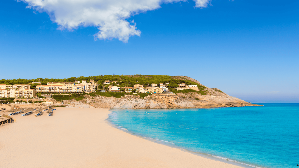 Cala Mesquida town